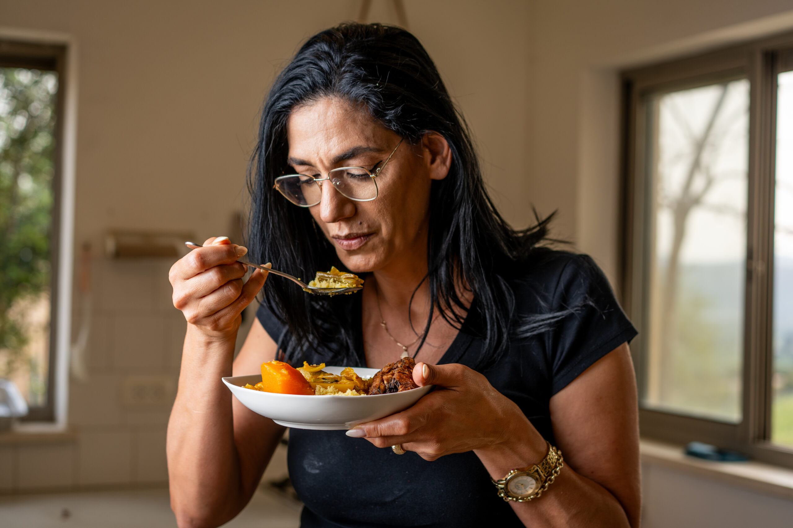 תמר דרמון אוכלת כעבורות וקוסקוס