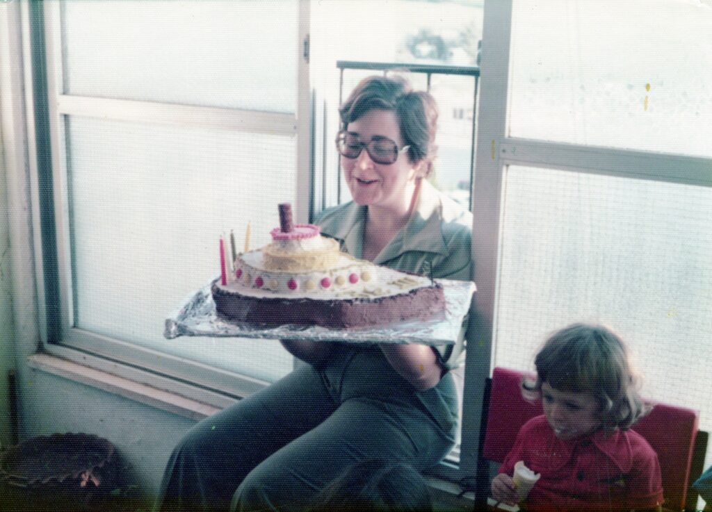 Josie Mandelson and the ship cake 