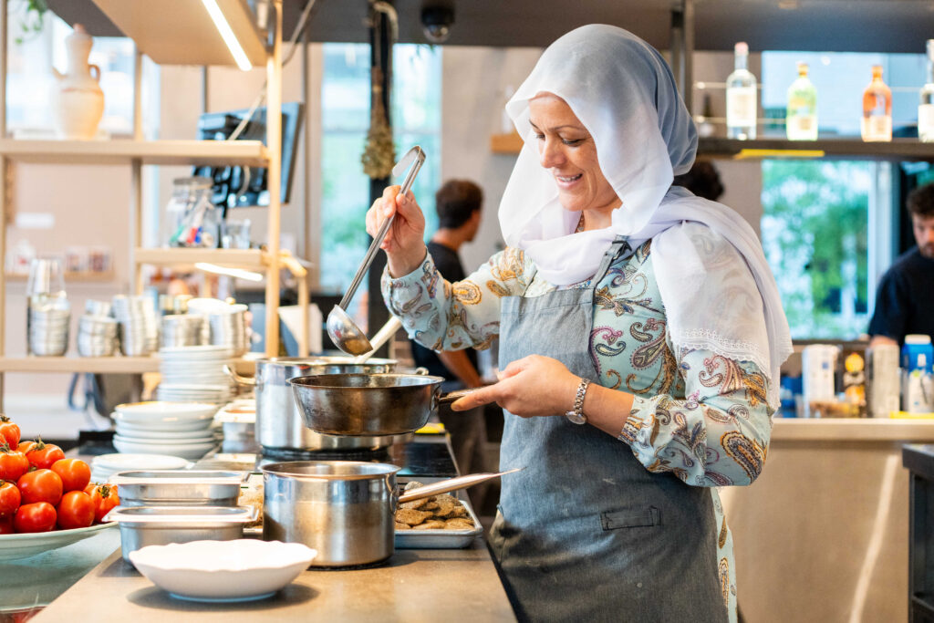 Ola Alo making mansoufi
